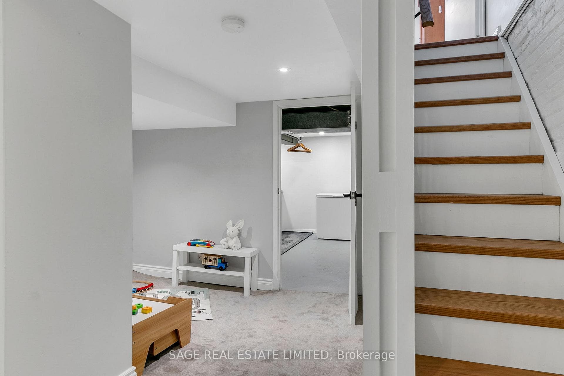 12 Stephenson Avenue photo 29