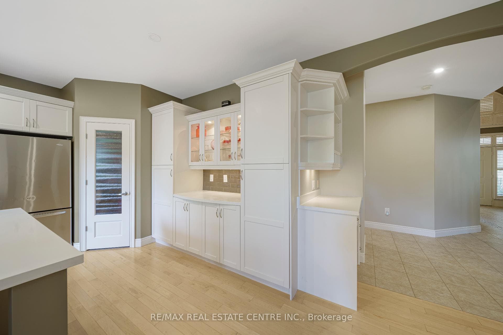 112 Dirksen Court photo 12