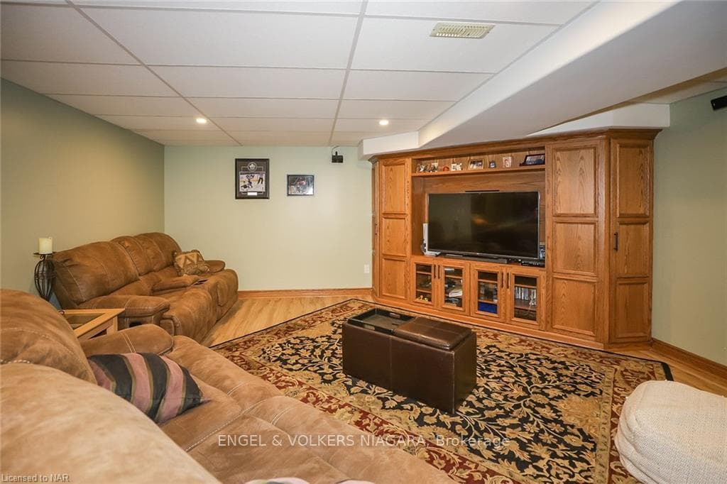 LOWER LEVEL LIVING ROOM