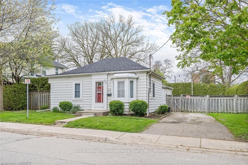 84 WELLINGTON Street photo 2