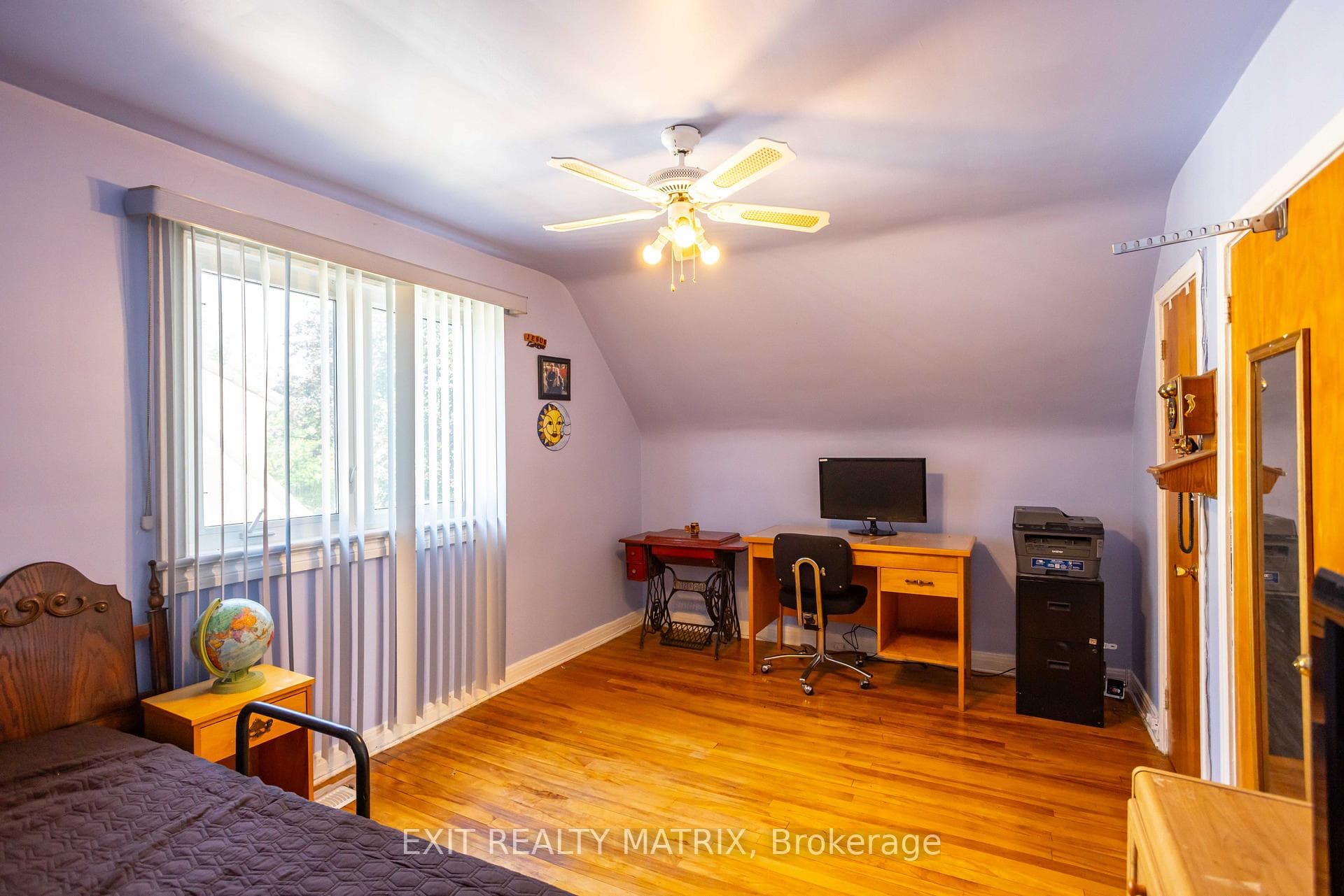 552 Dunbrack Street photo 22
