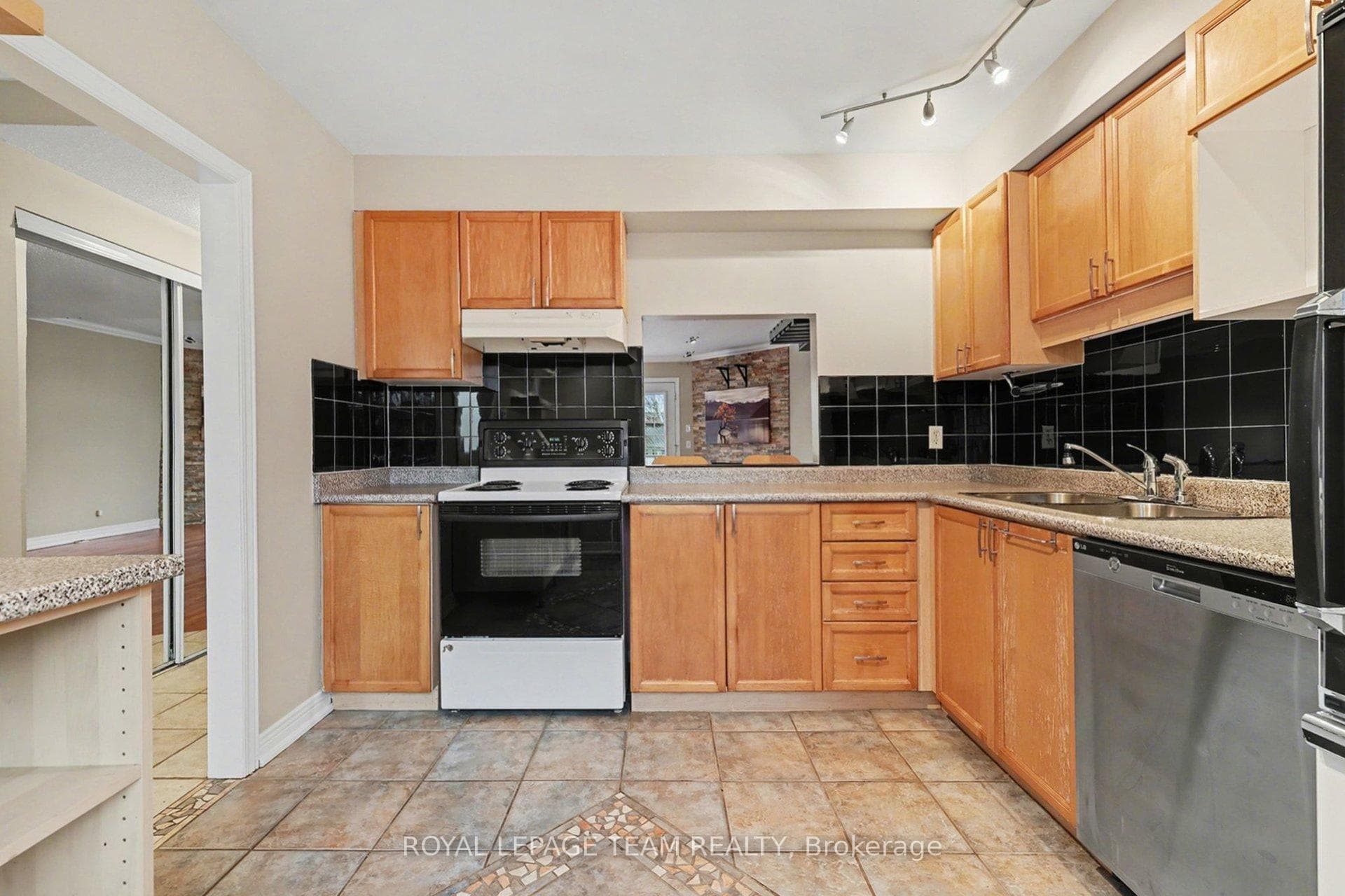 187 MONTEREY Drive photo 11