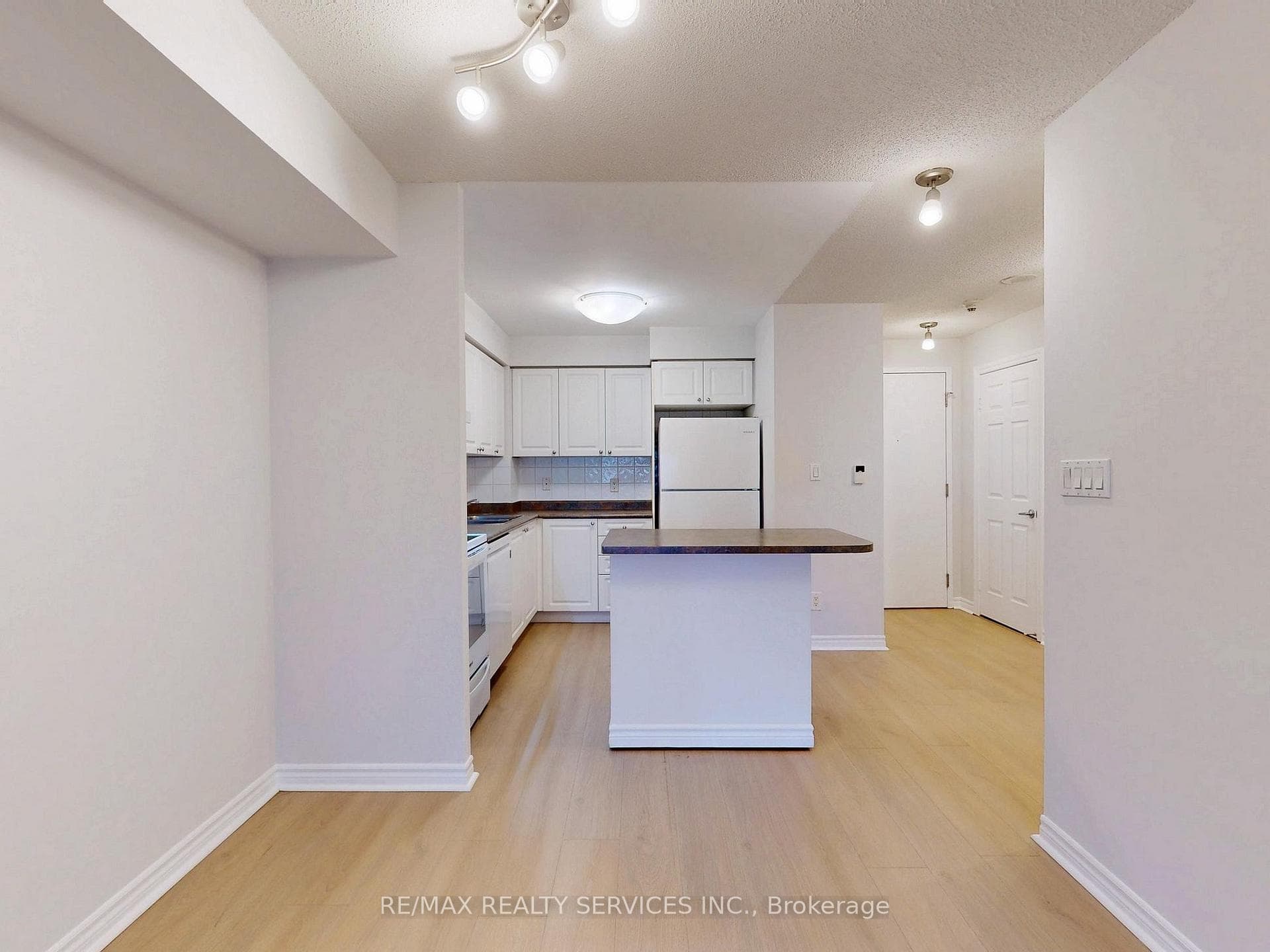 3880 Duke Of York Boulevard Unit 504 photo 8