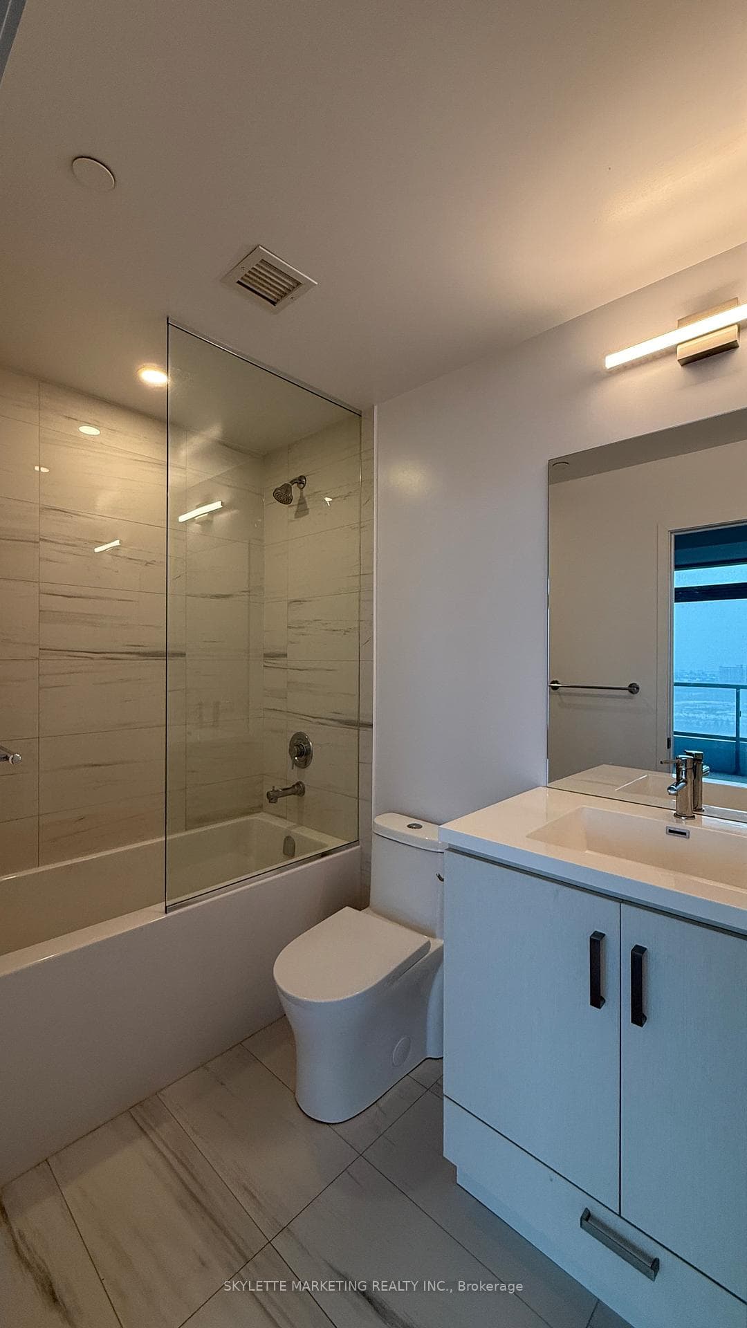 38 Honeycrisp Crescent Unit 1808 photo 18