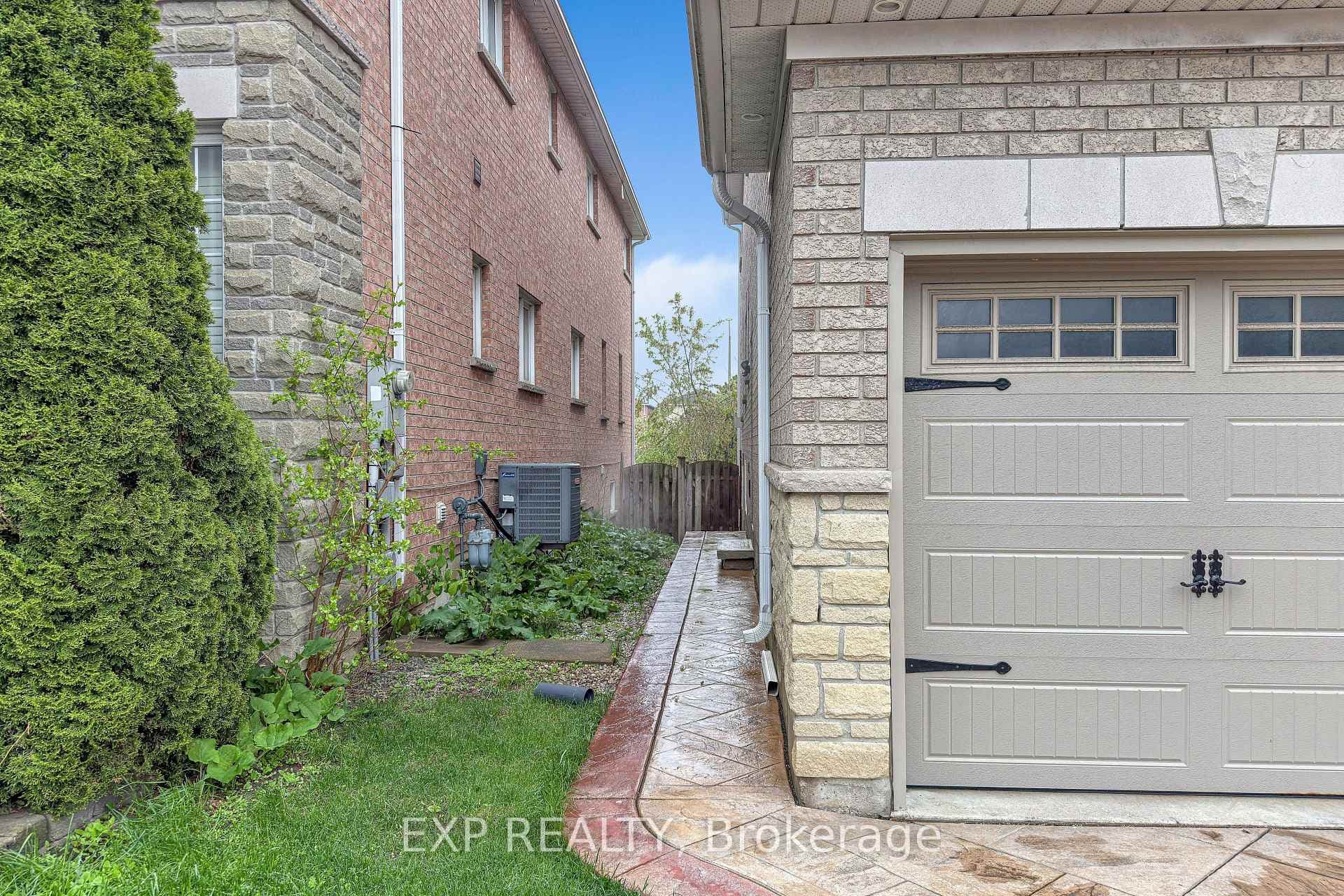 50 Walford Road Unit Lower photo 2