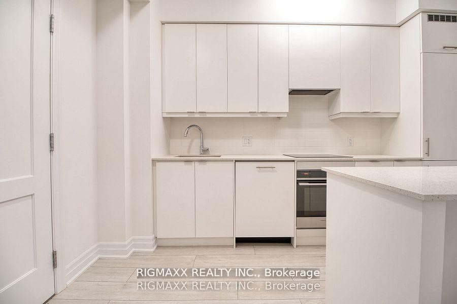 30 Elm Drive Unit 1811 photo 8