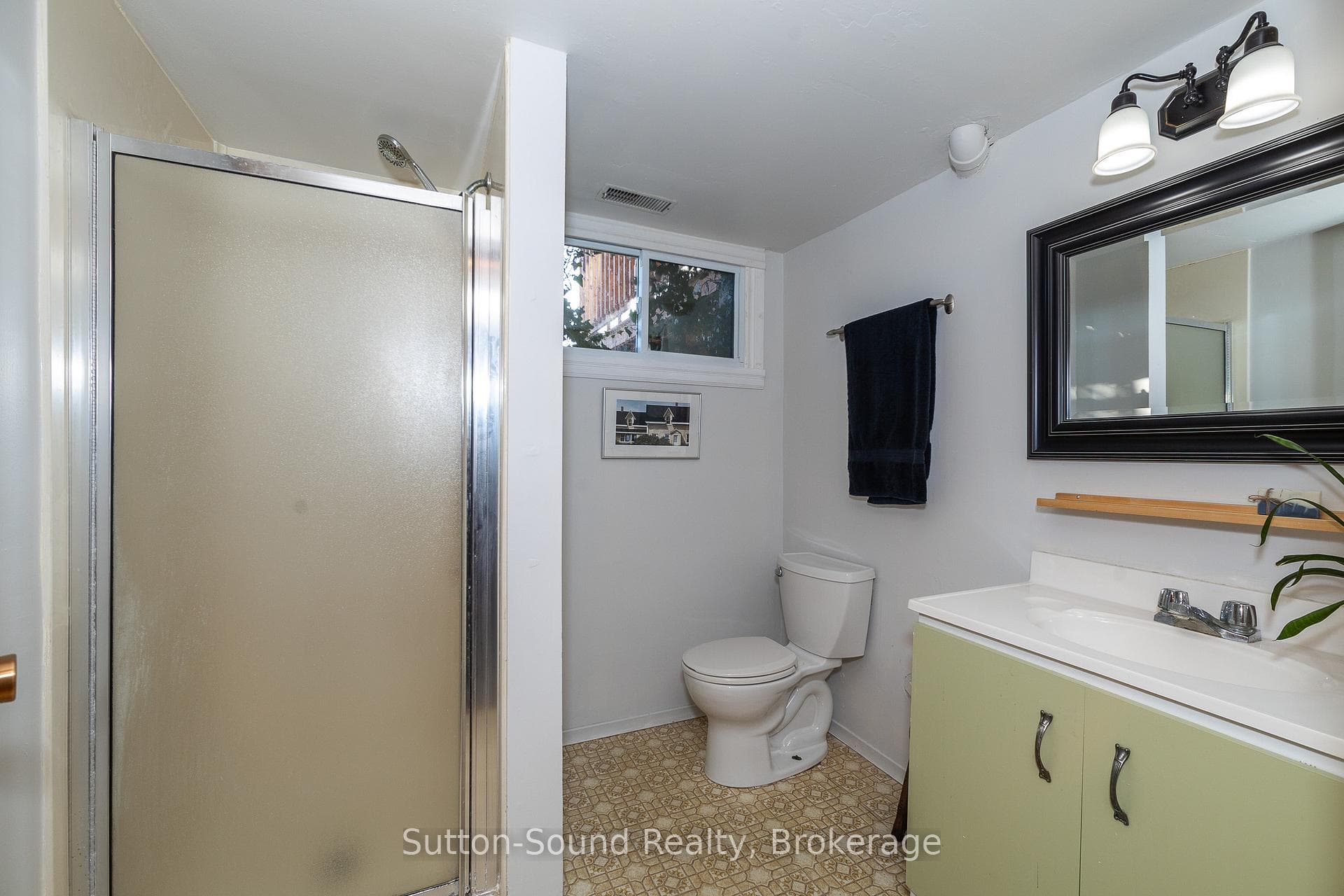 338179 11 Concession photo 25