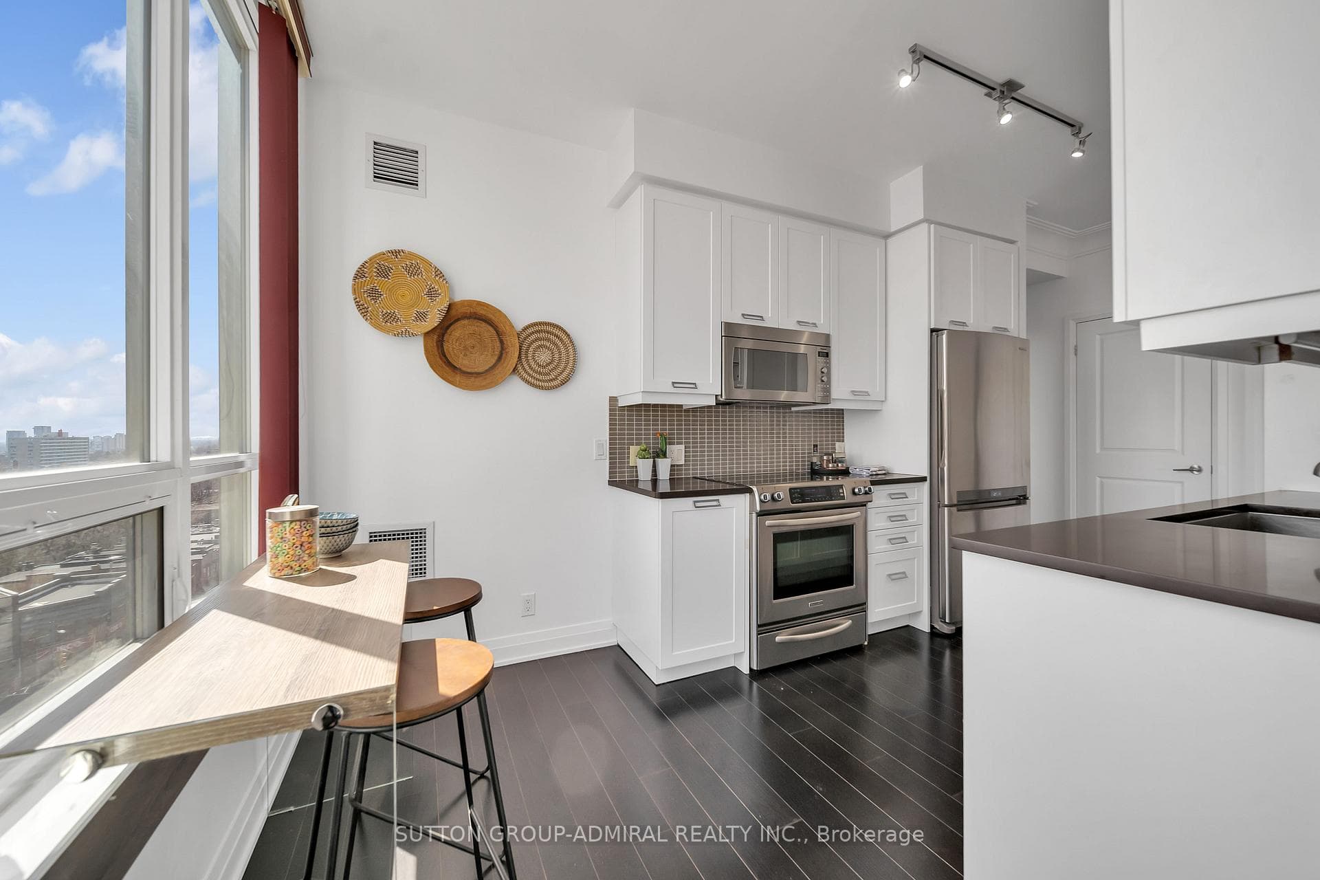 530 St Clair Avenue Unit 807 photo 18