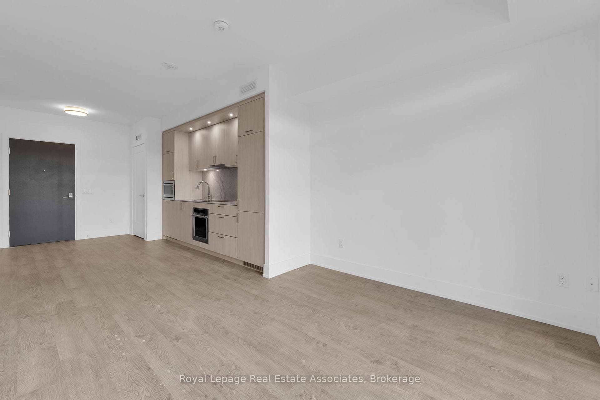 259 The Kingsway N/A Unit 415 photo 9