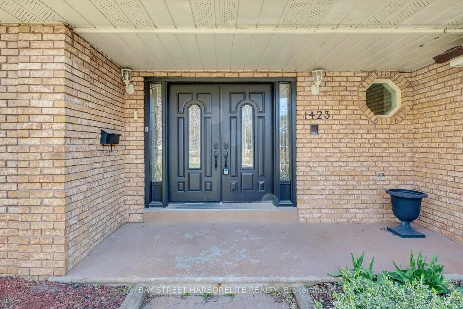 1423 Peerless Court photo 2