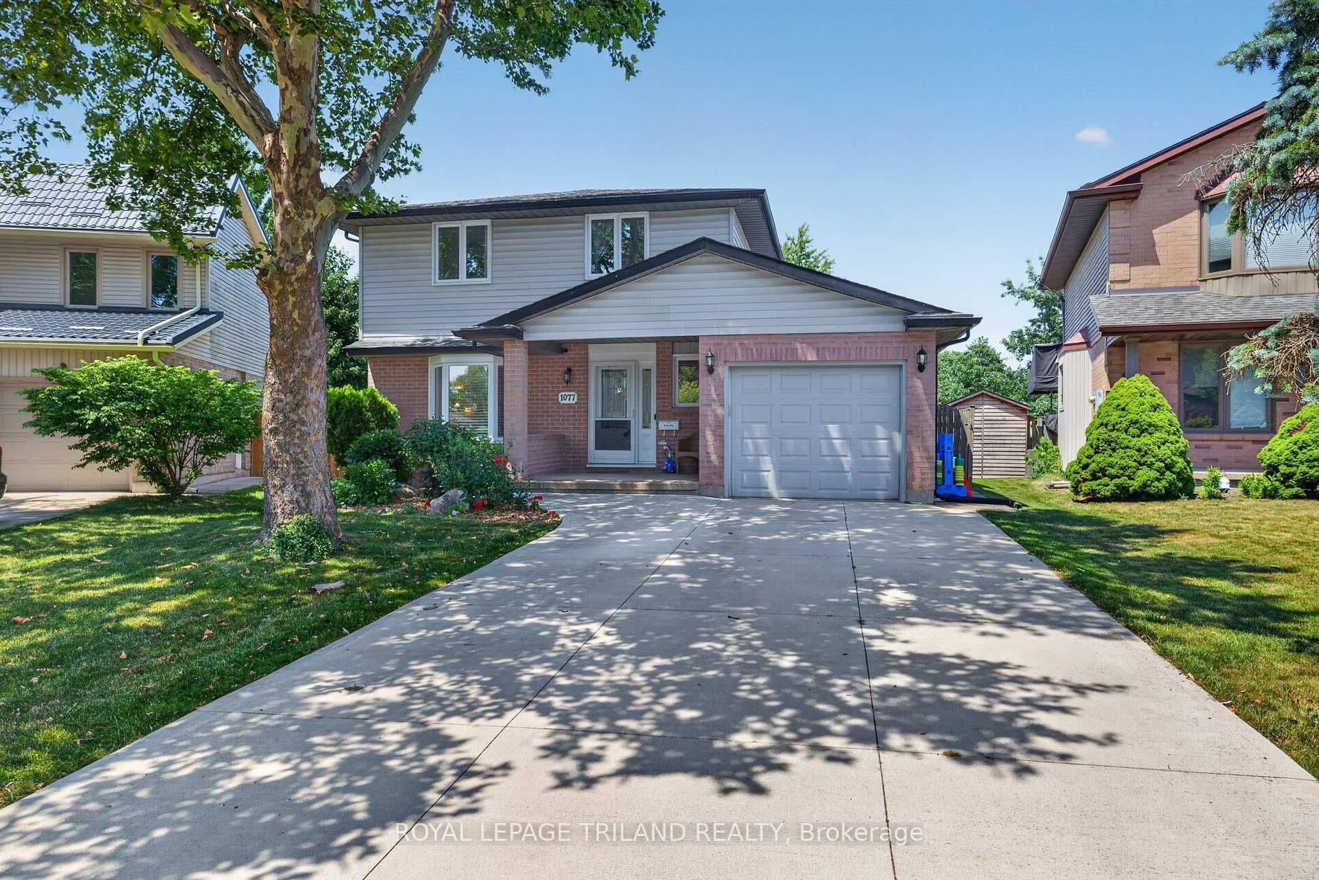 1077 MAHOGANY Crescent photo 1