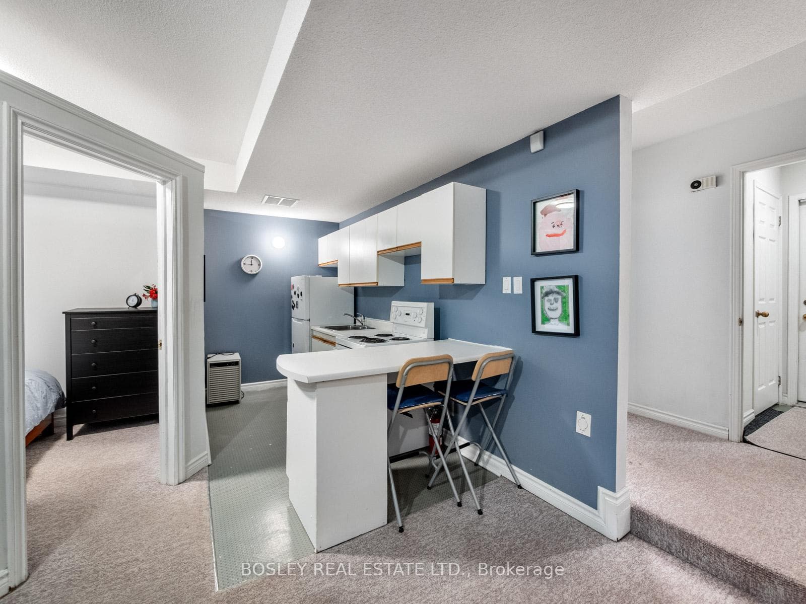 8 De Savery Crescent photo 41
