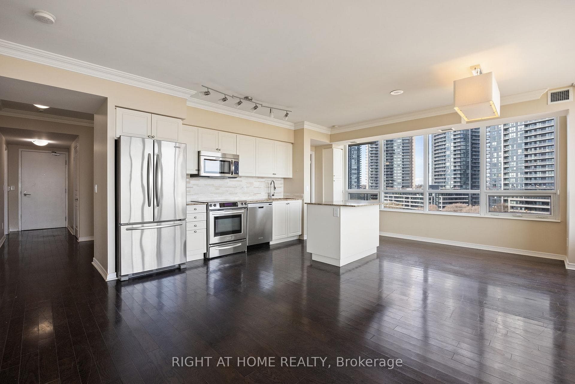 2240 Lake Shore Boulevard Unit 806 photo 3