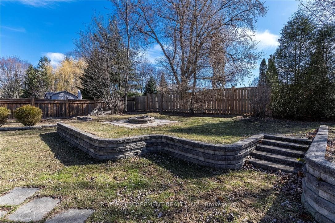 63 Seneca Avenue photo 23