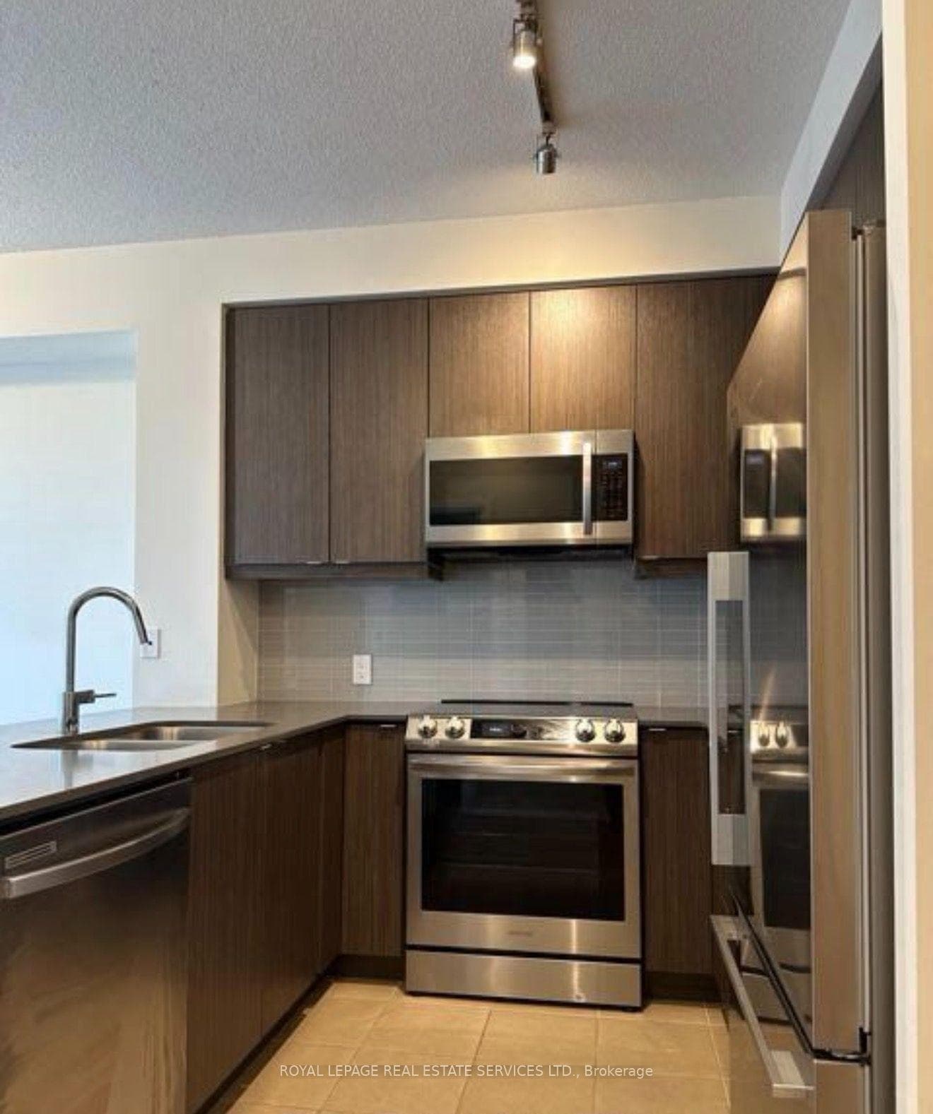 50 Thomas Riley Road Unit 812 photo 9