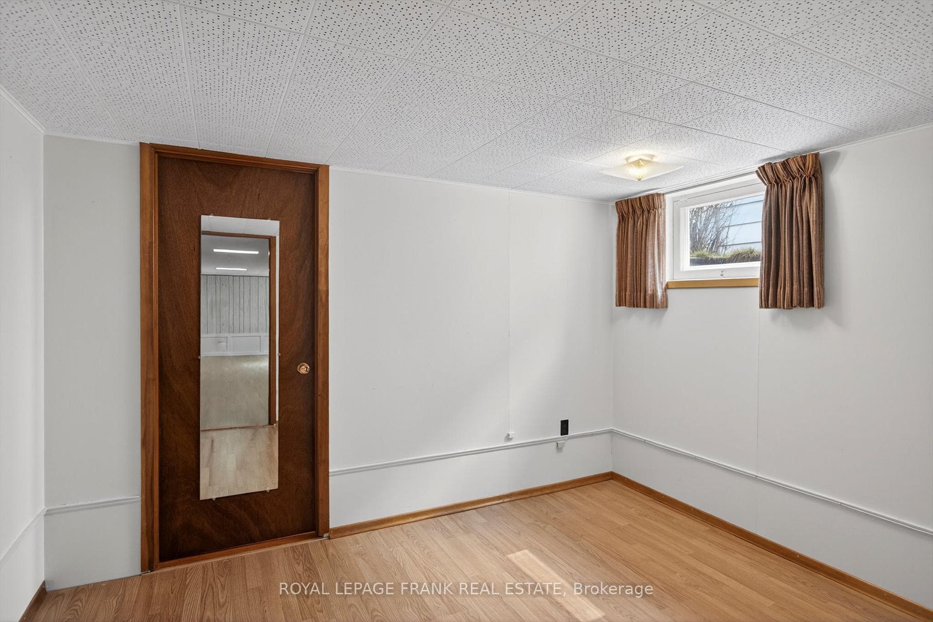 929 Western Avenue photo 23