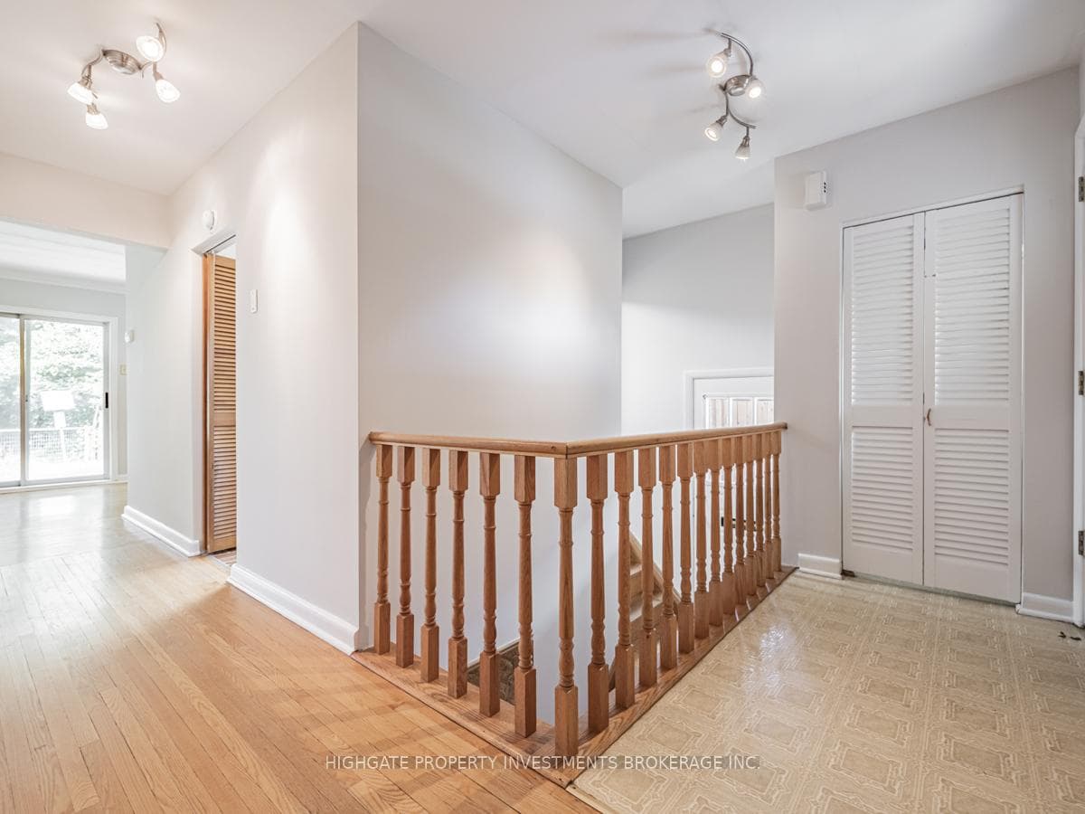 82 Ravenscrest Drive photo 14