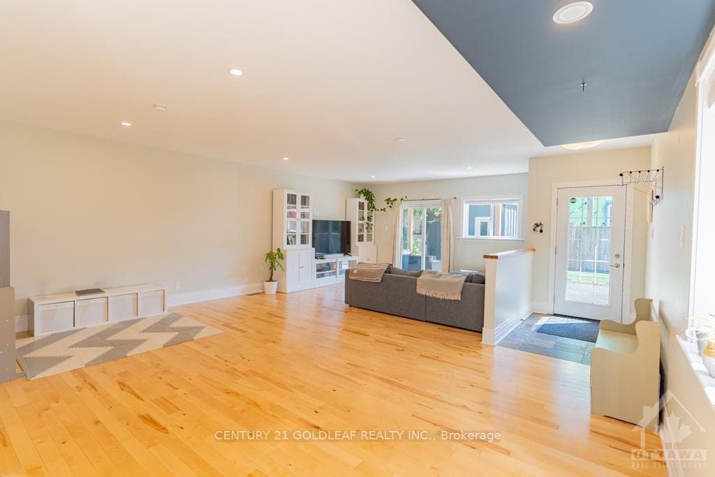 245 CAMBRIDGE Street photo 10