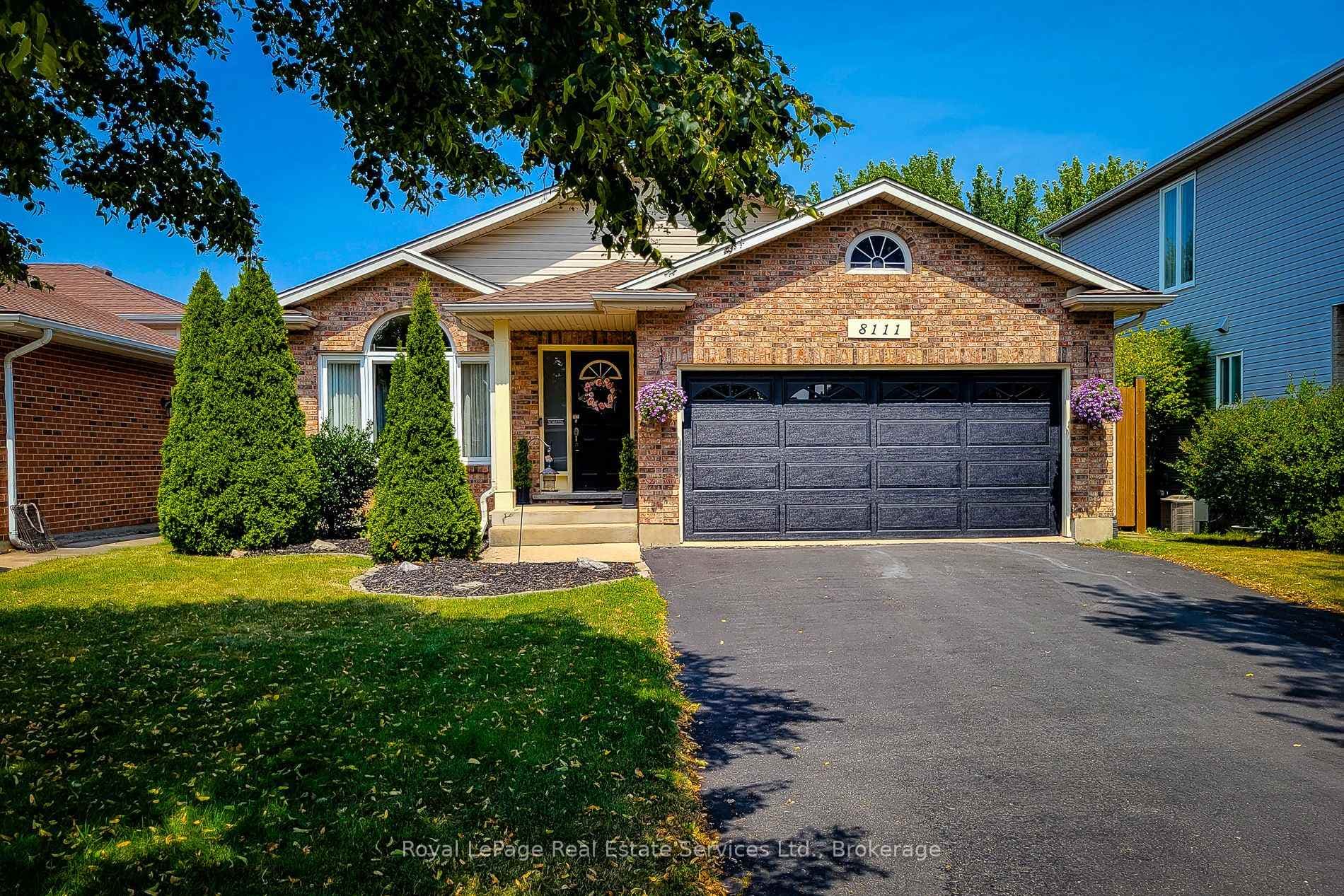 8111 Woodsview Crescent photo 1