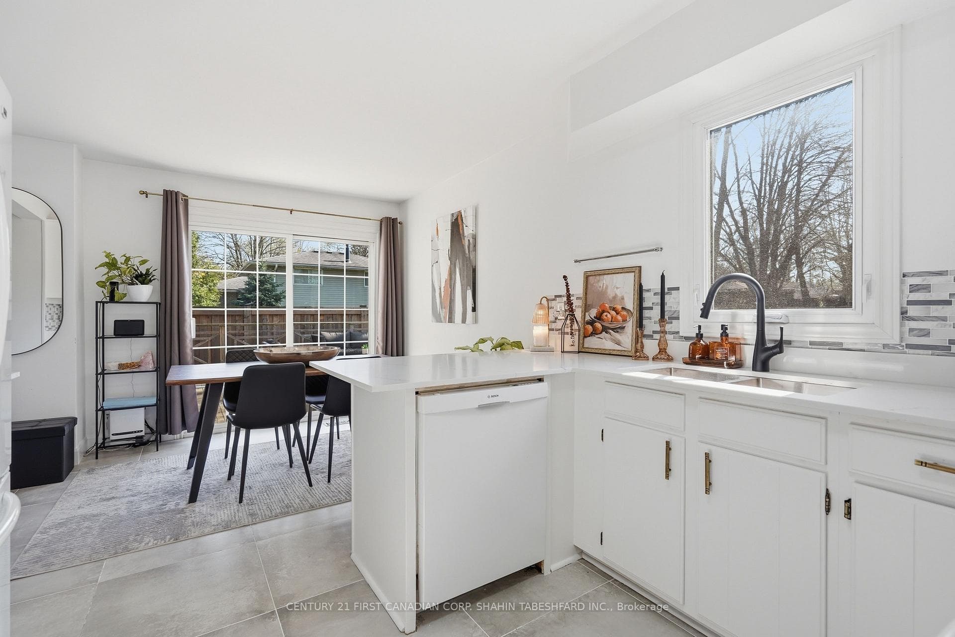 45 Cottonwood Crescent photo 9