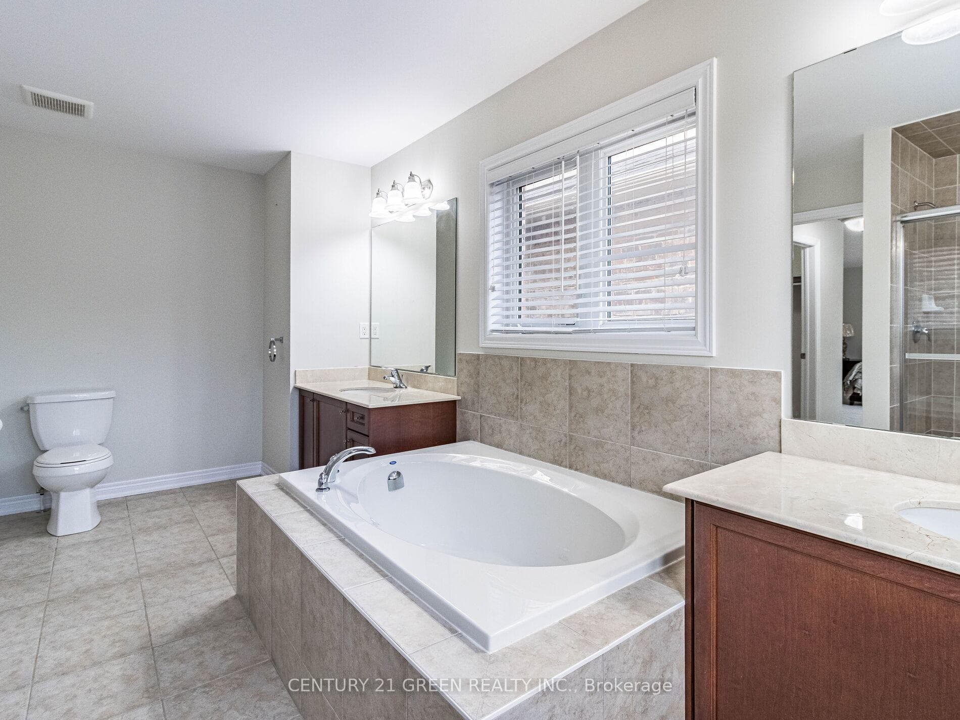 499 Dougall Avenue photo 32
