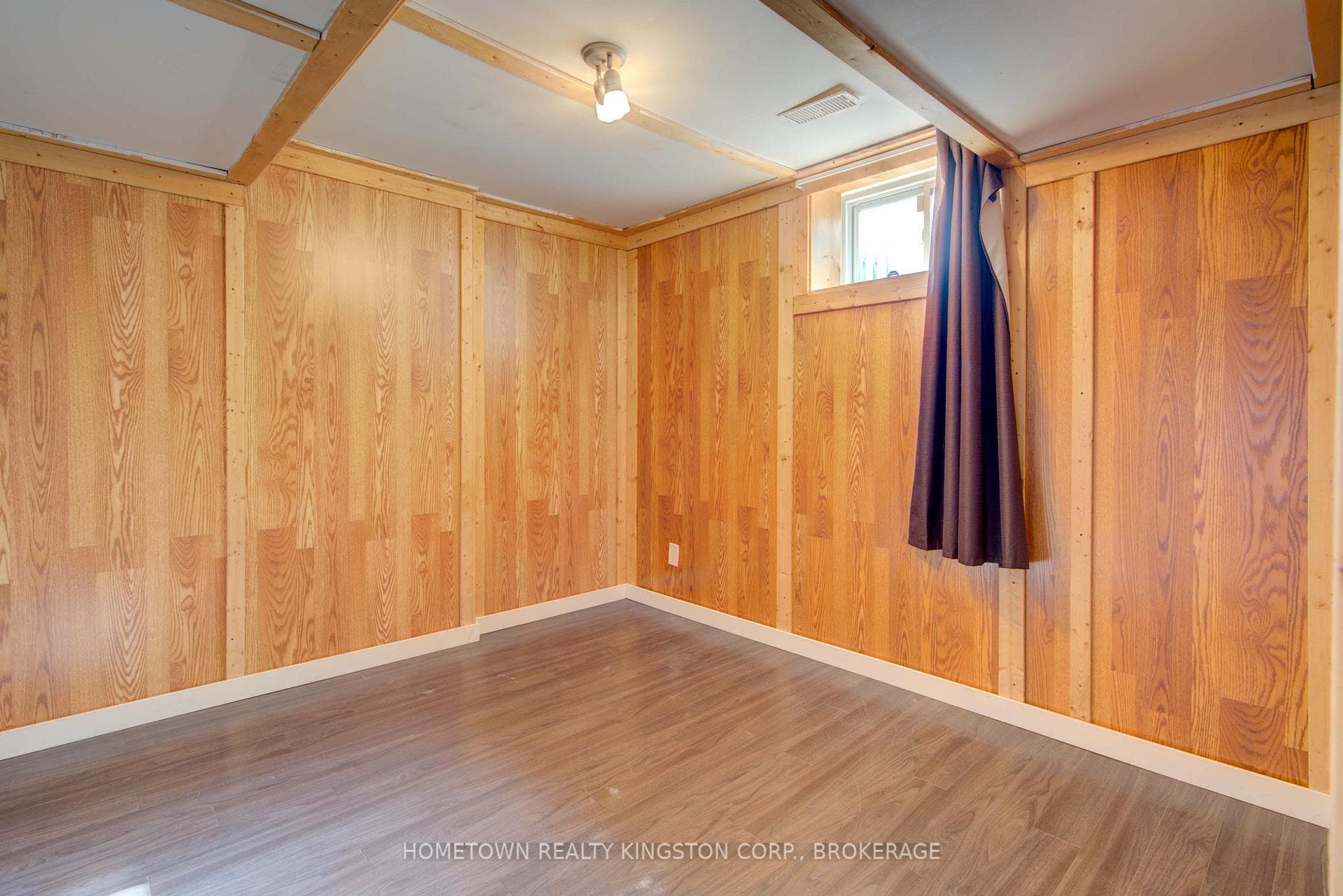 216 Briceland Street photo 14