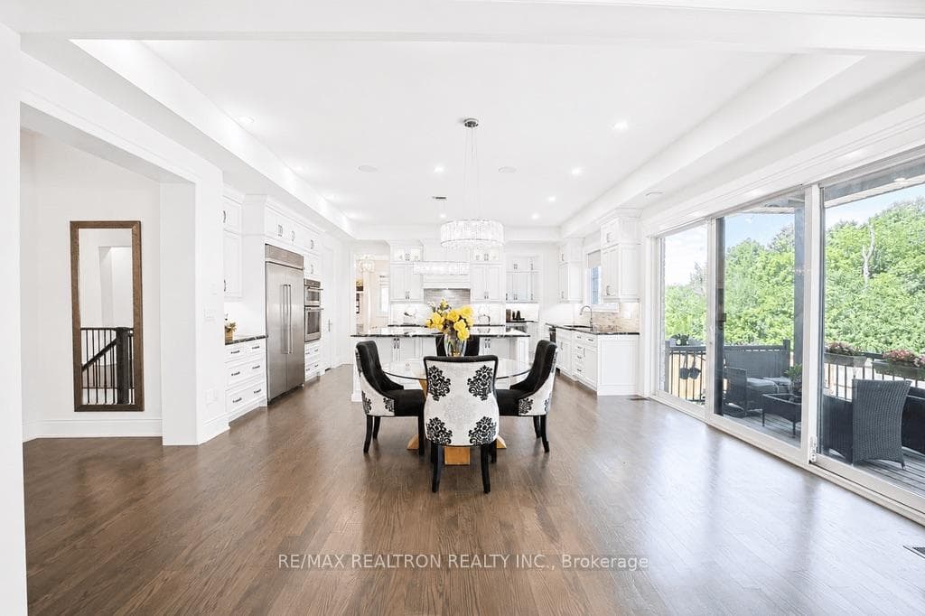 26 Sir Henry Court photo 17