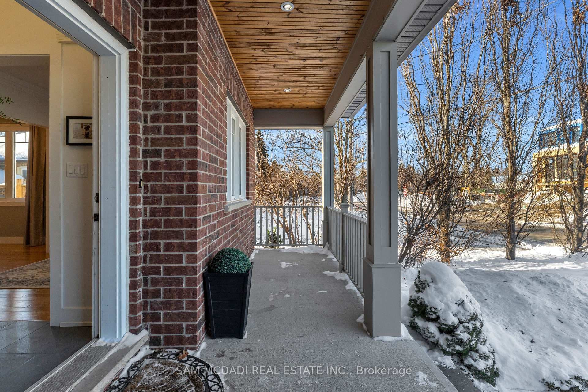38 Pine Avenue photo 2