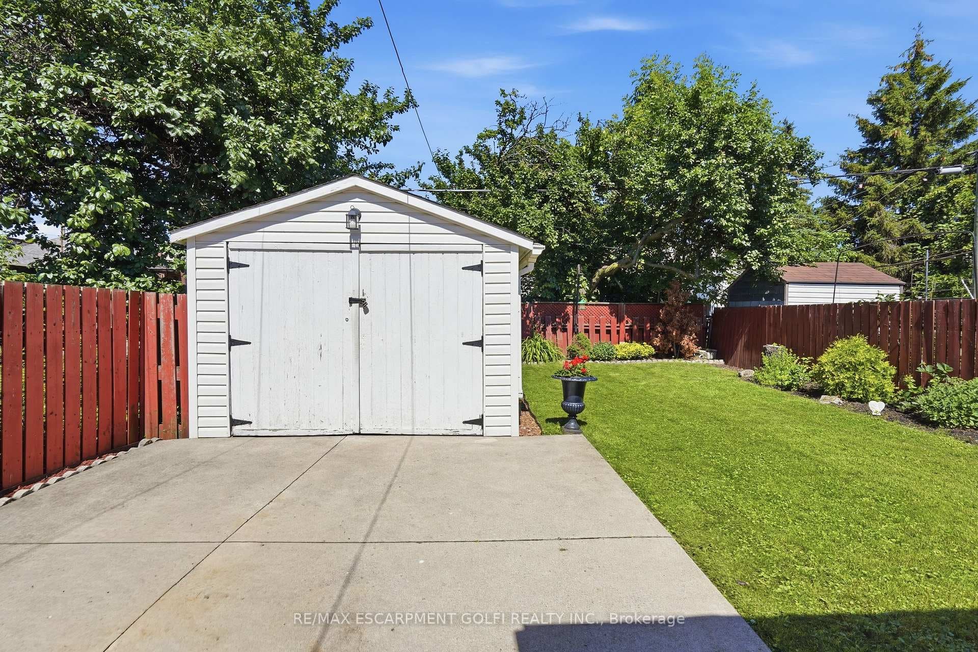 73 Tuxedo Avenue photo 33