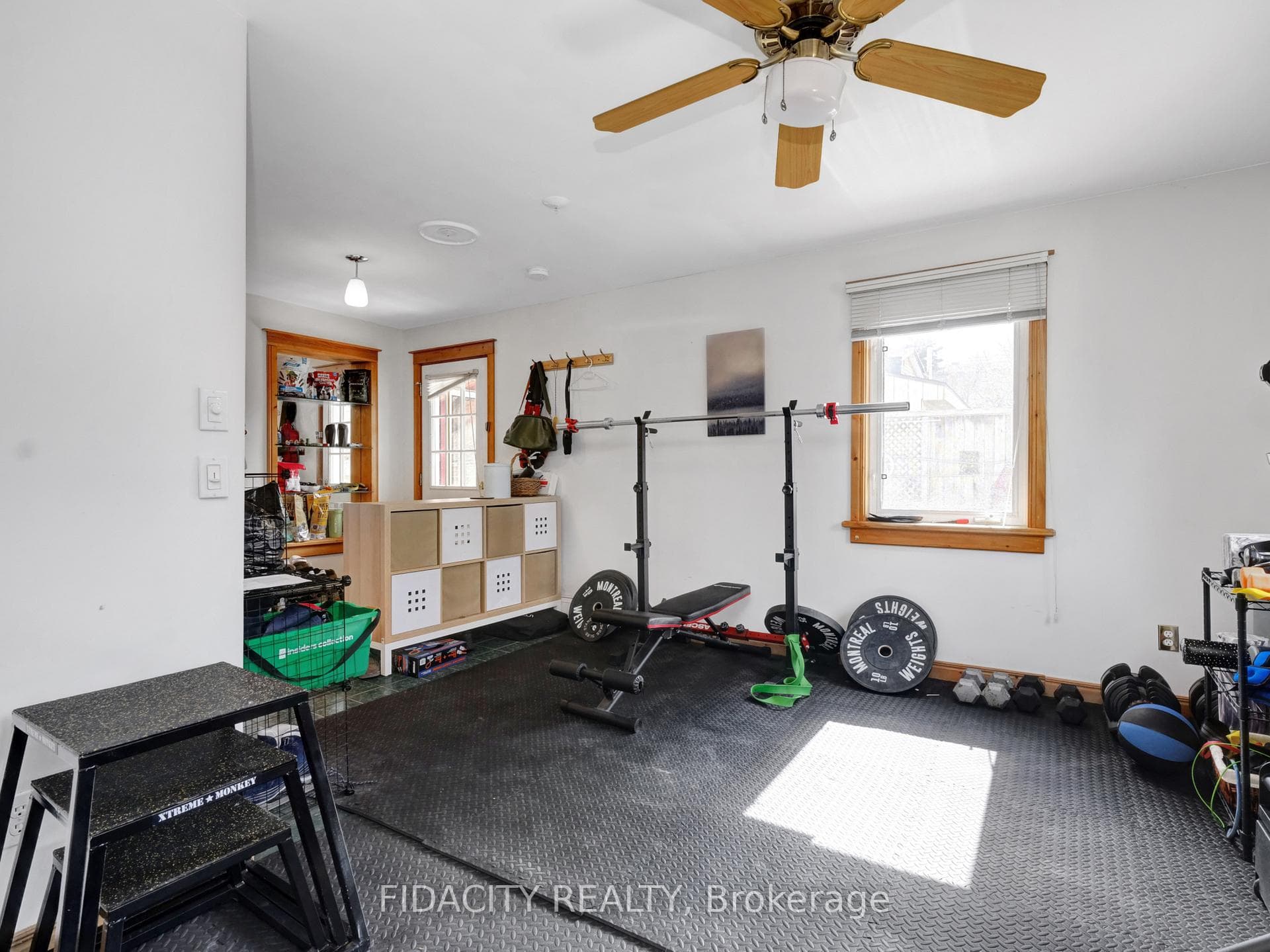 296 Royal Avenue photo 13