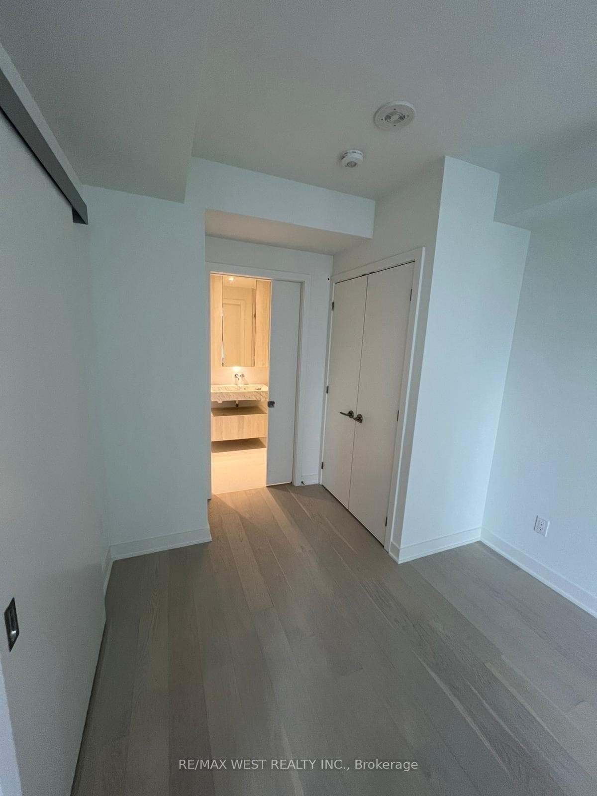 11 Yorkville Avenue Unit 2307 photo 5