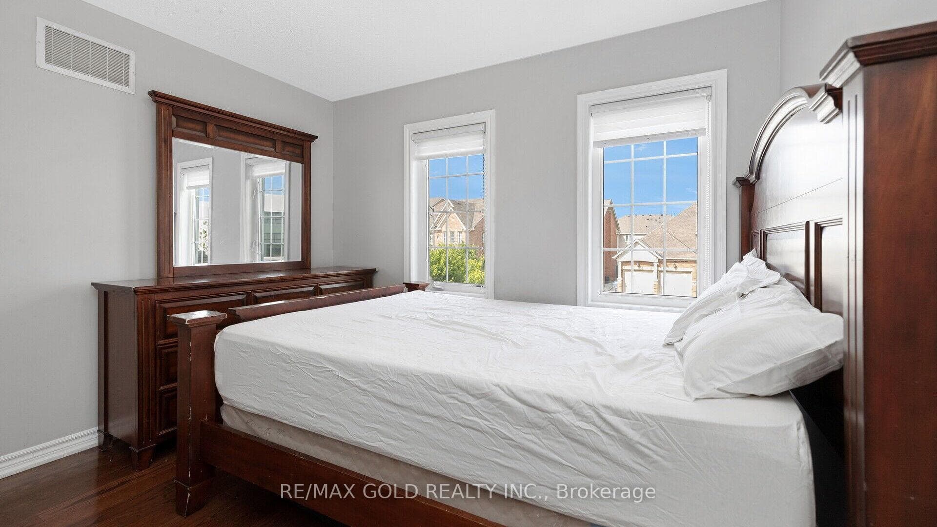 4 Learmont Avenue photo 21