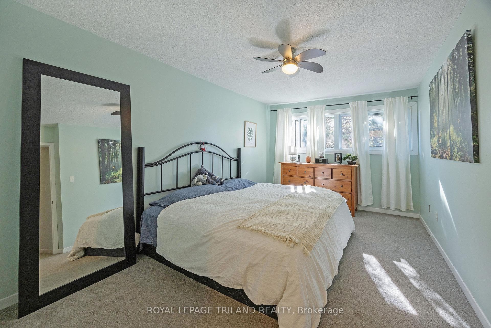 590 MILLBANK Drive Unit 2 photo 19
