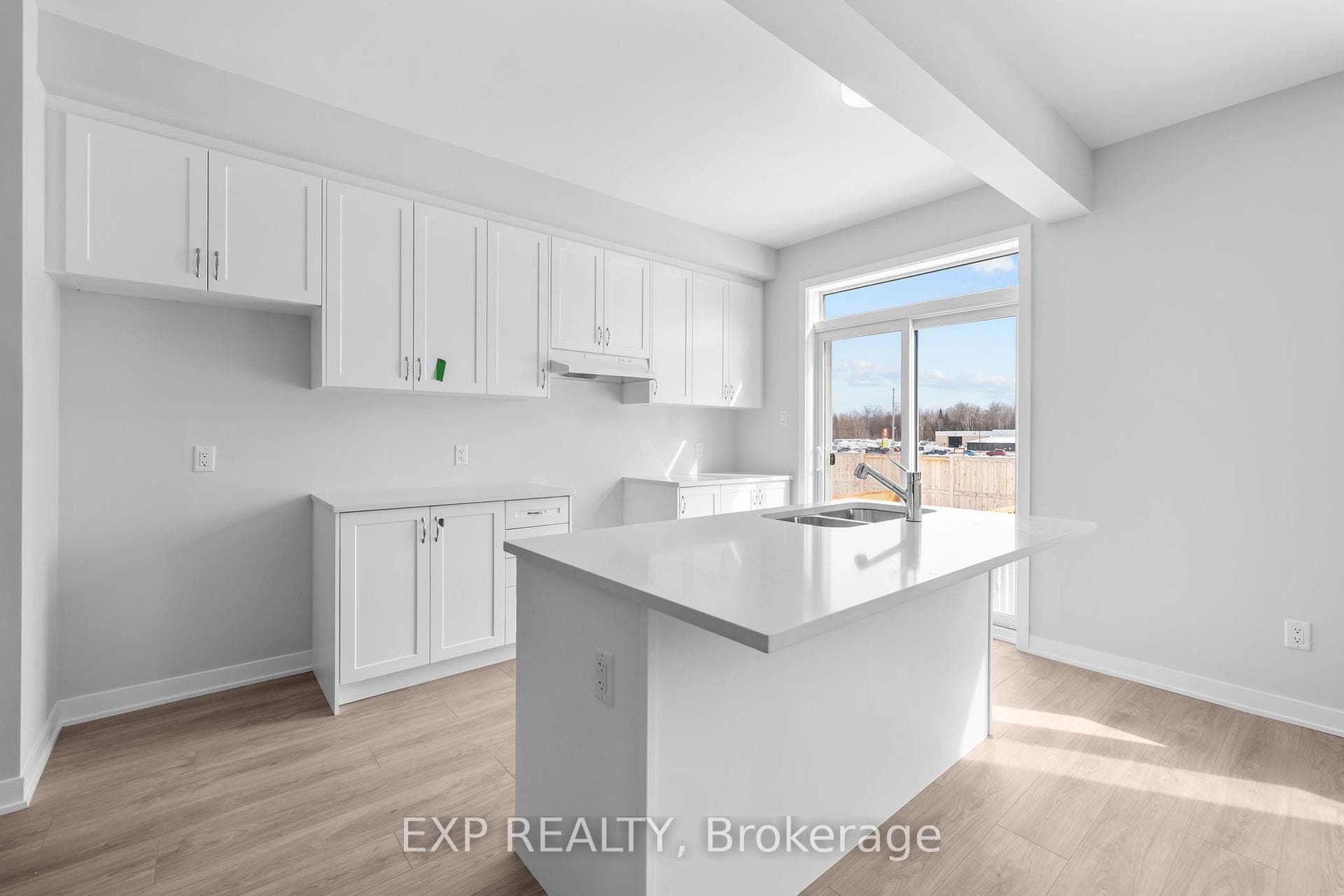 130 ROBERT PERRY Street photo 9