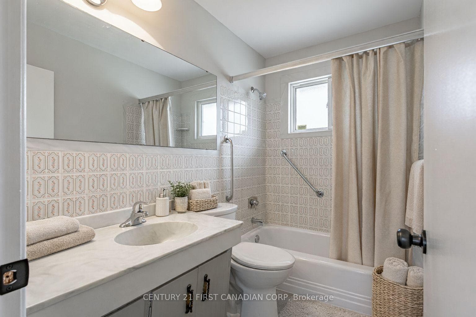 256 Southcrest Drive photo 10