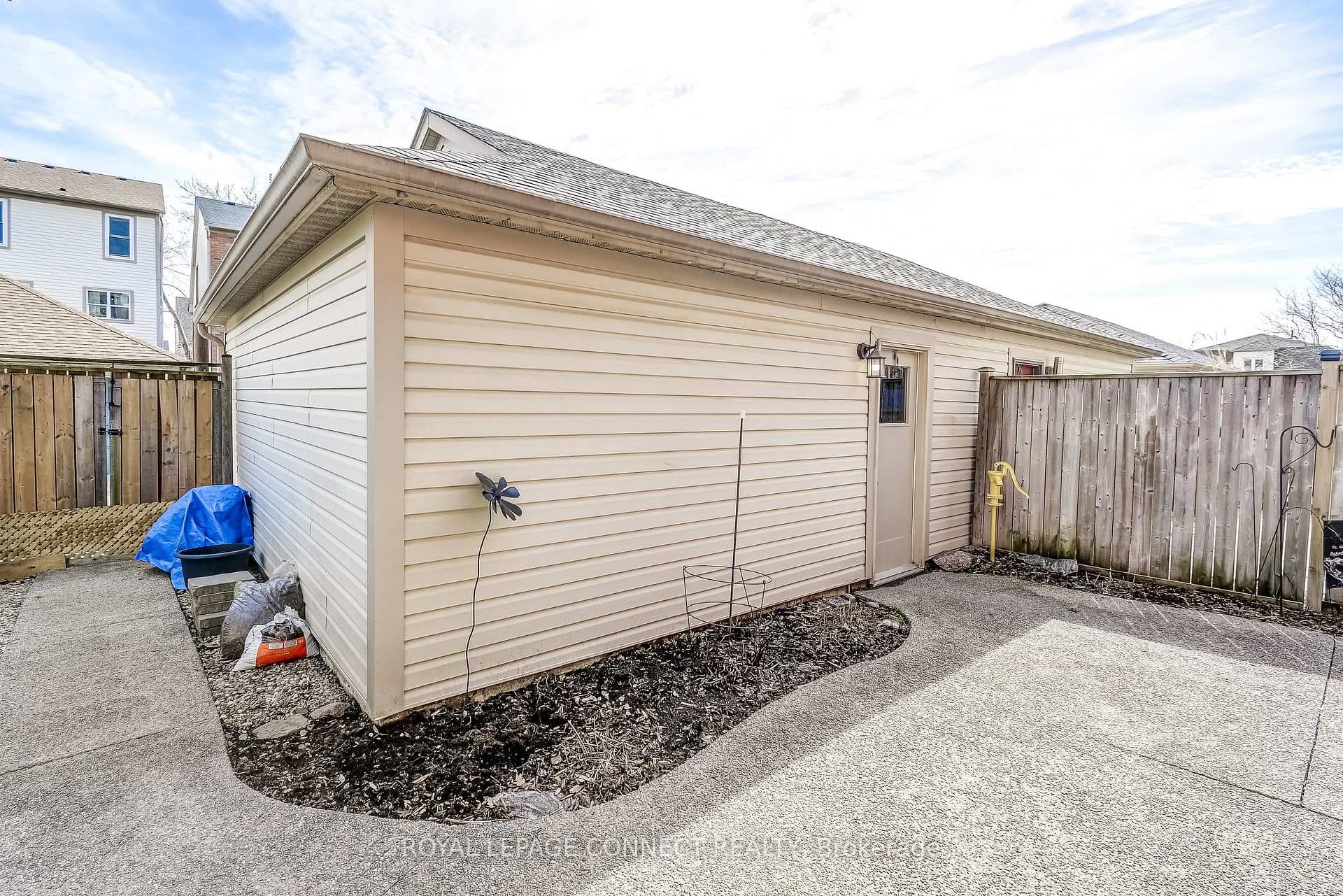 Detached Garage