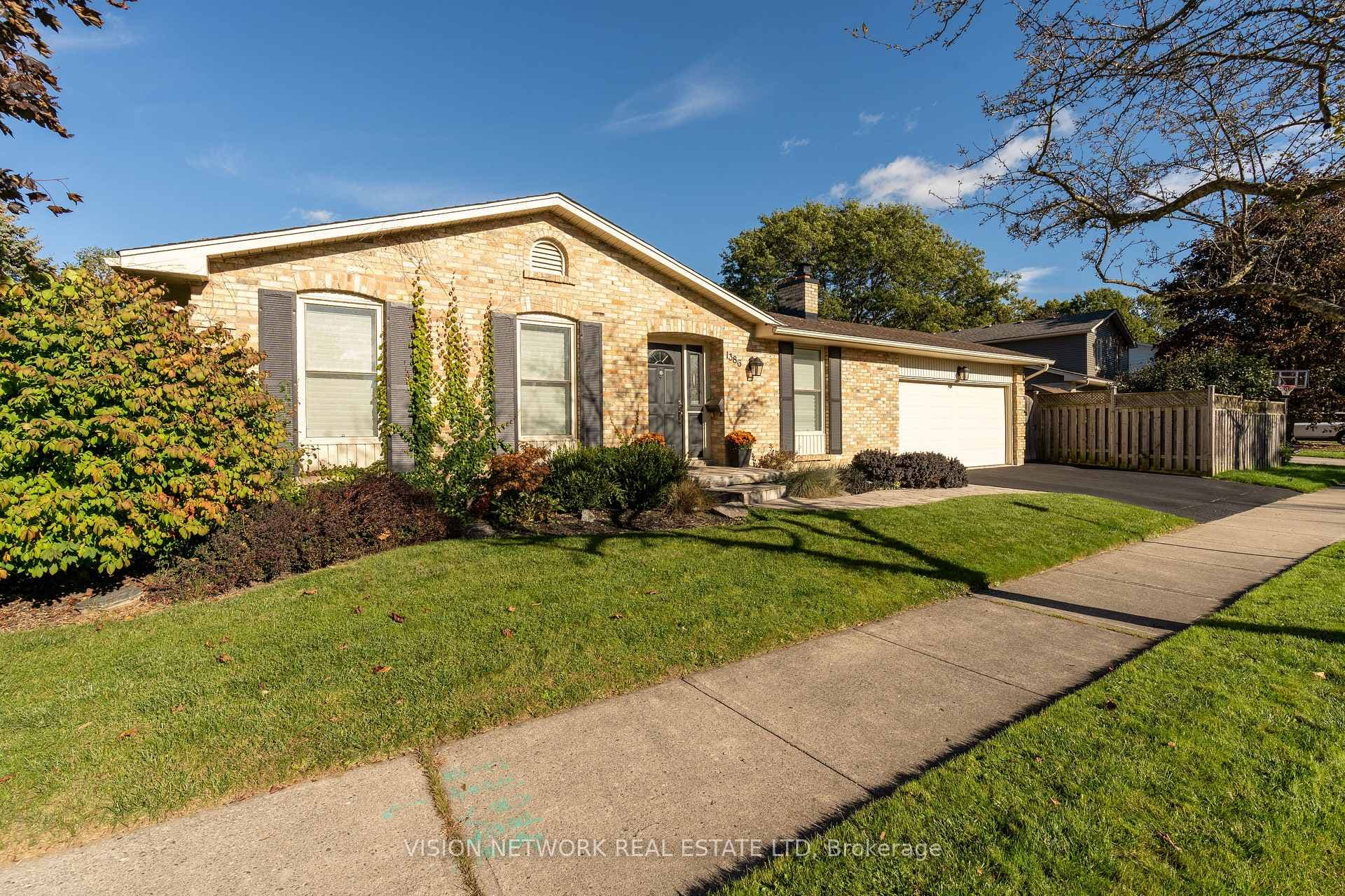 1386 Hastings Drive photo 2