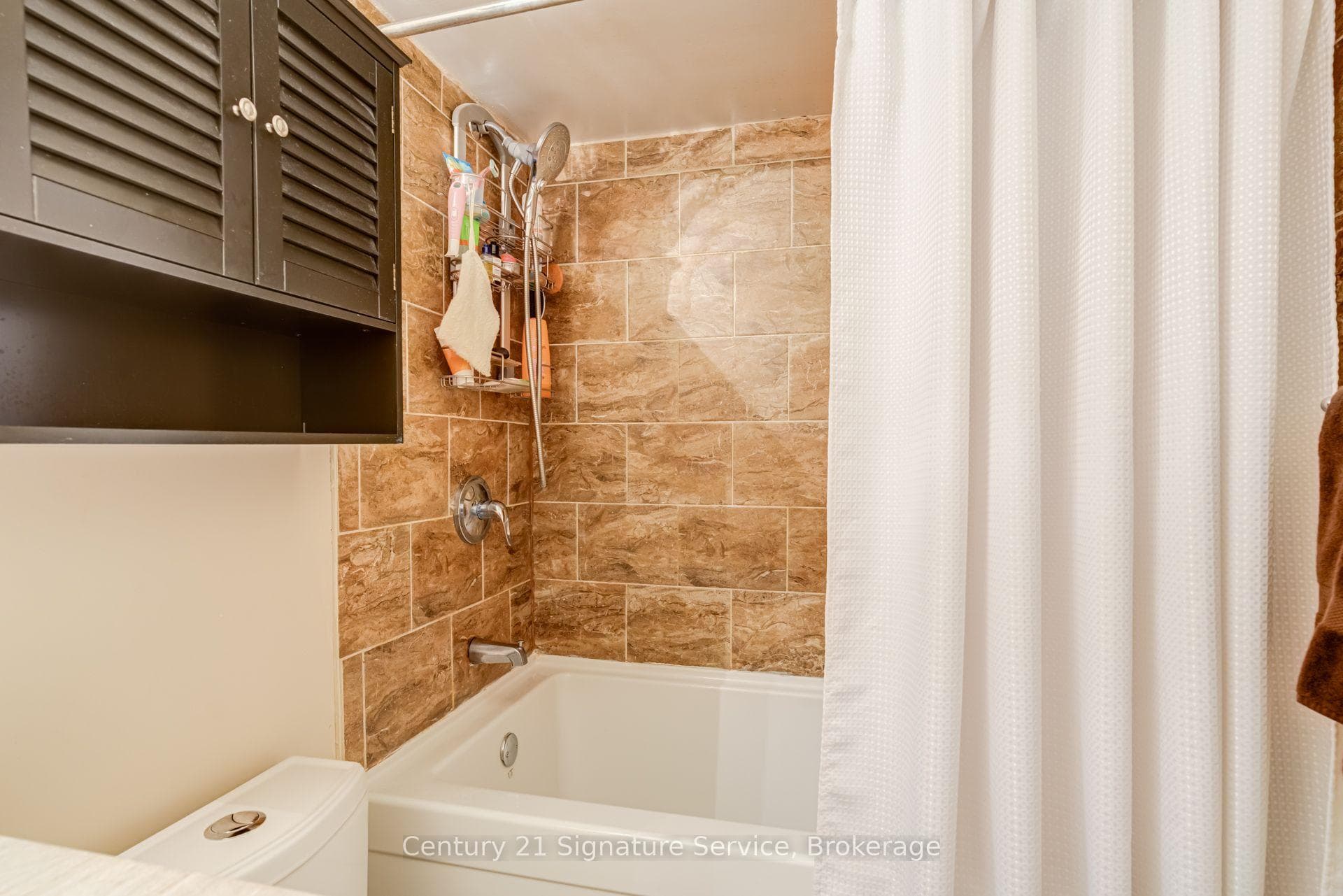 2755 Lindholm Crescent photo 28
