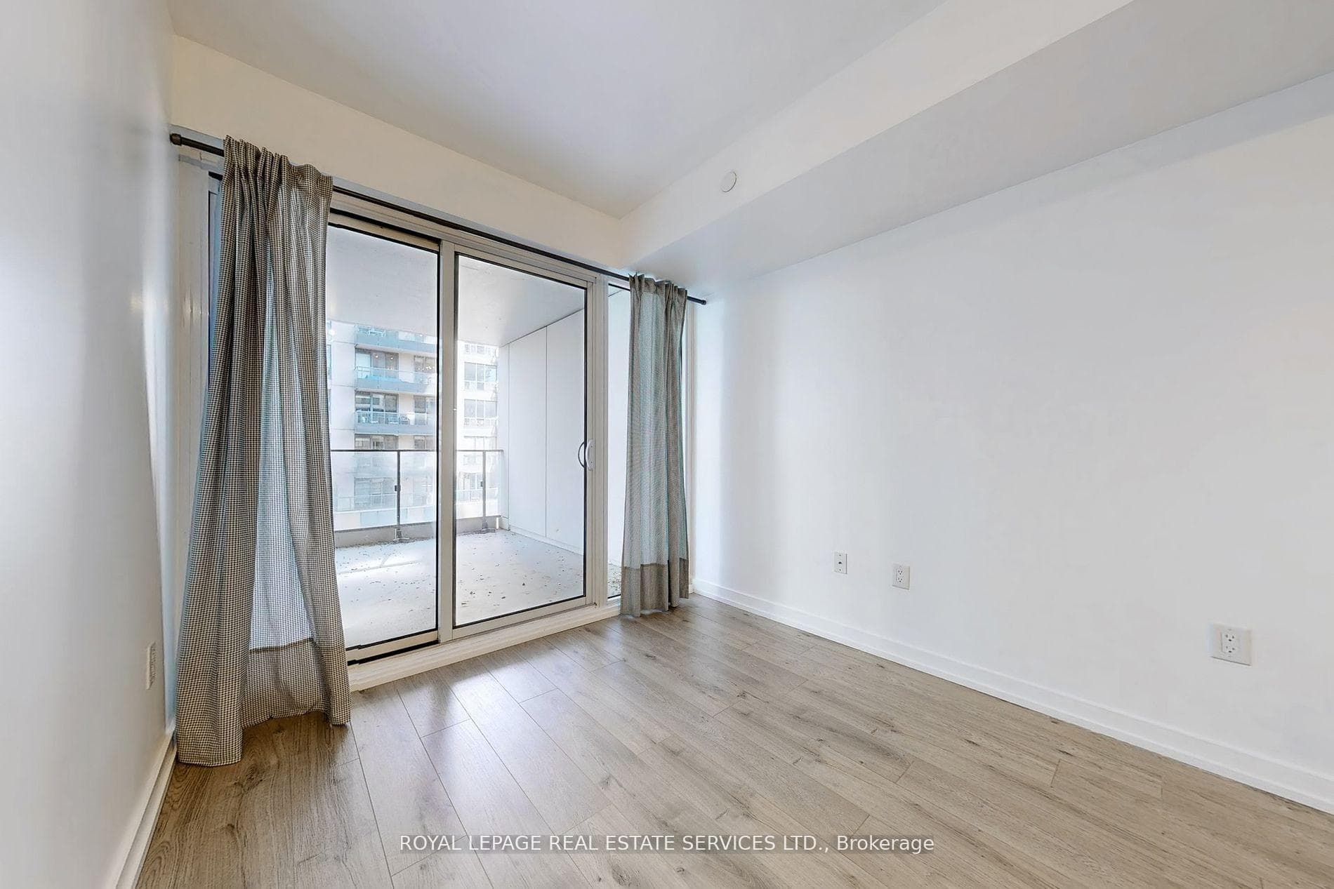 77 Shuter Street Unit 612 photo 8