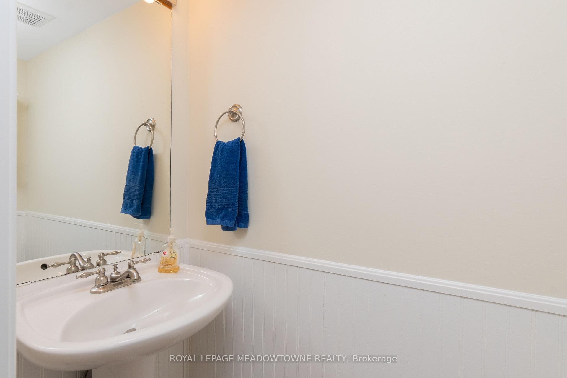 77 Russell Street photo 13
