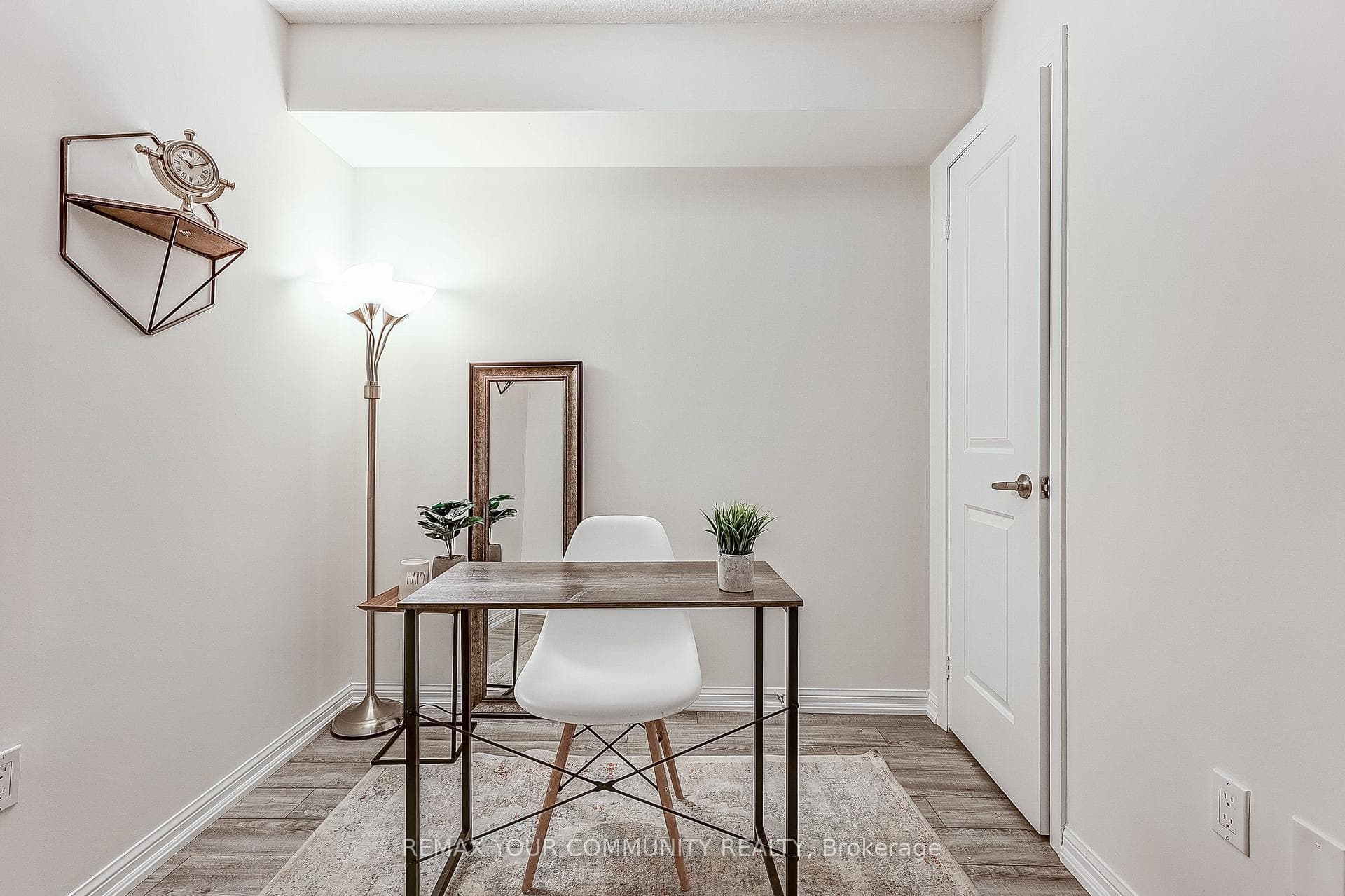 Den/ office - w/ large closet