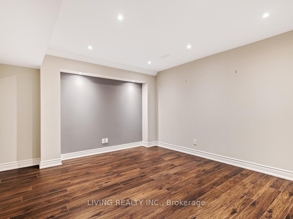 41 Helliwell Crescent photo 27