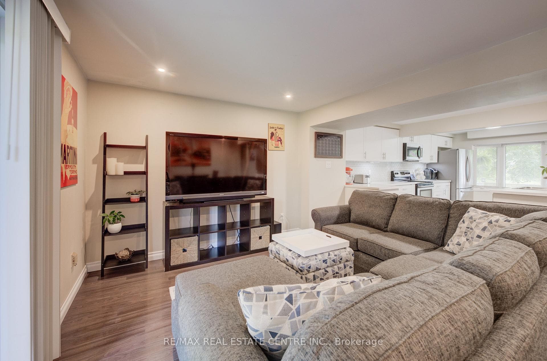 660 HILLVIEW Road photo 12