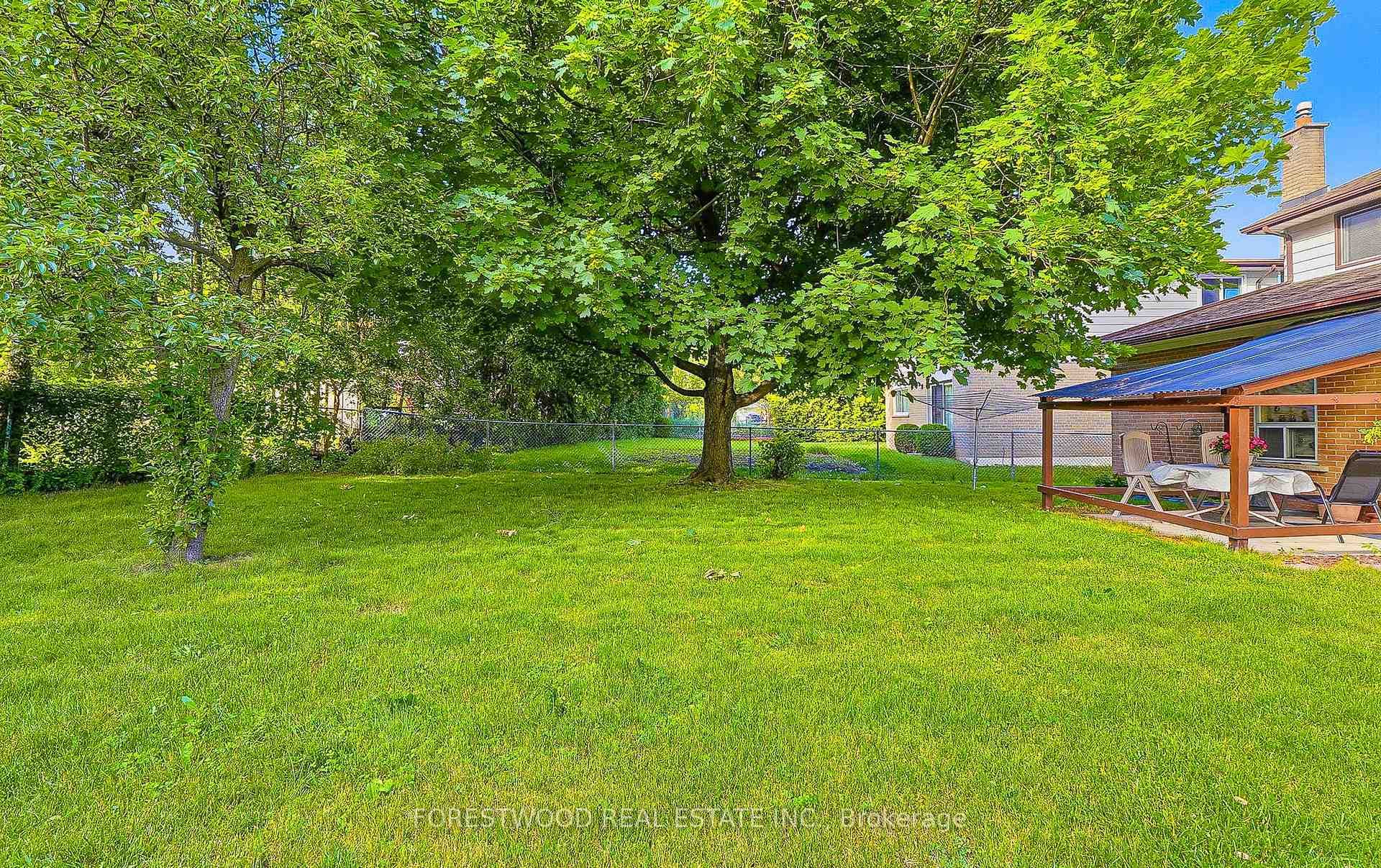 523 Hyacinthe Boulevard photo 42