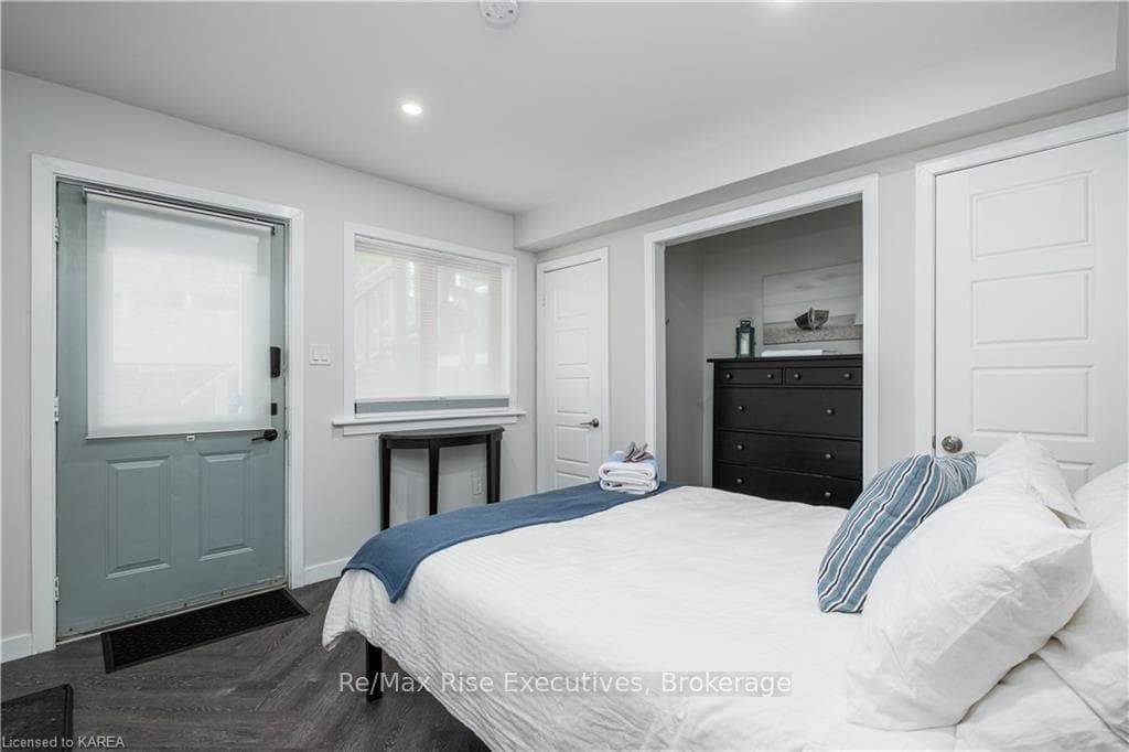320 QUEEN Street photo 16