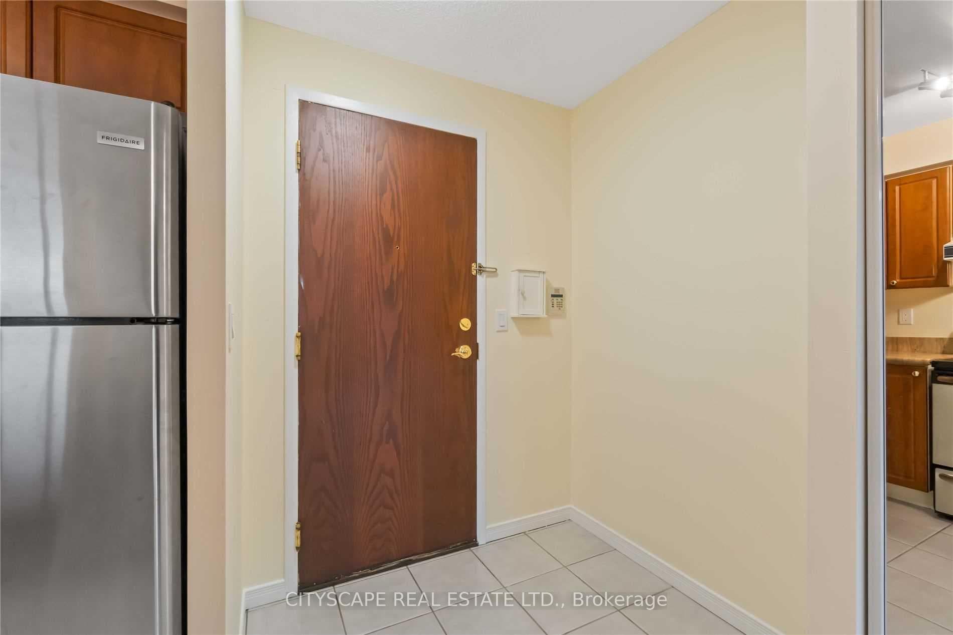 2565 Erin Centre Boulevard Unit 908 photo 4