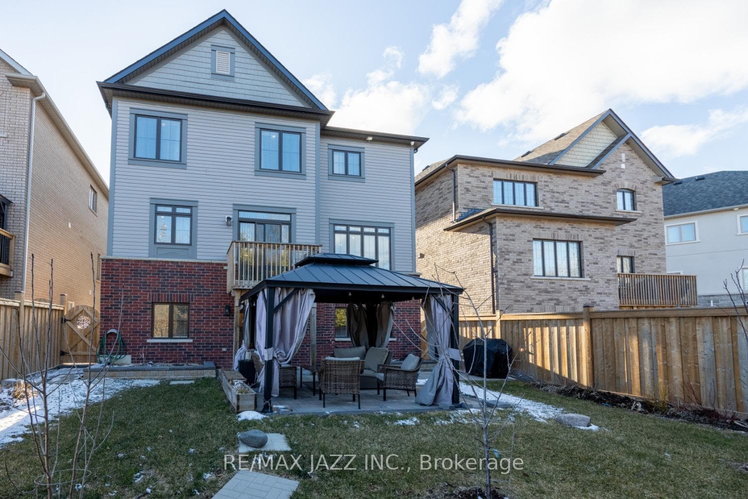 123 Crombie Street photo 37