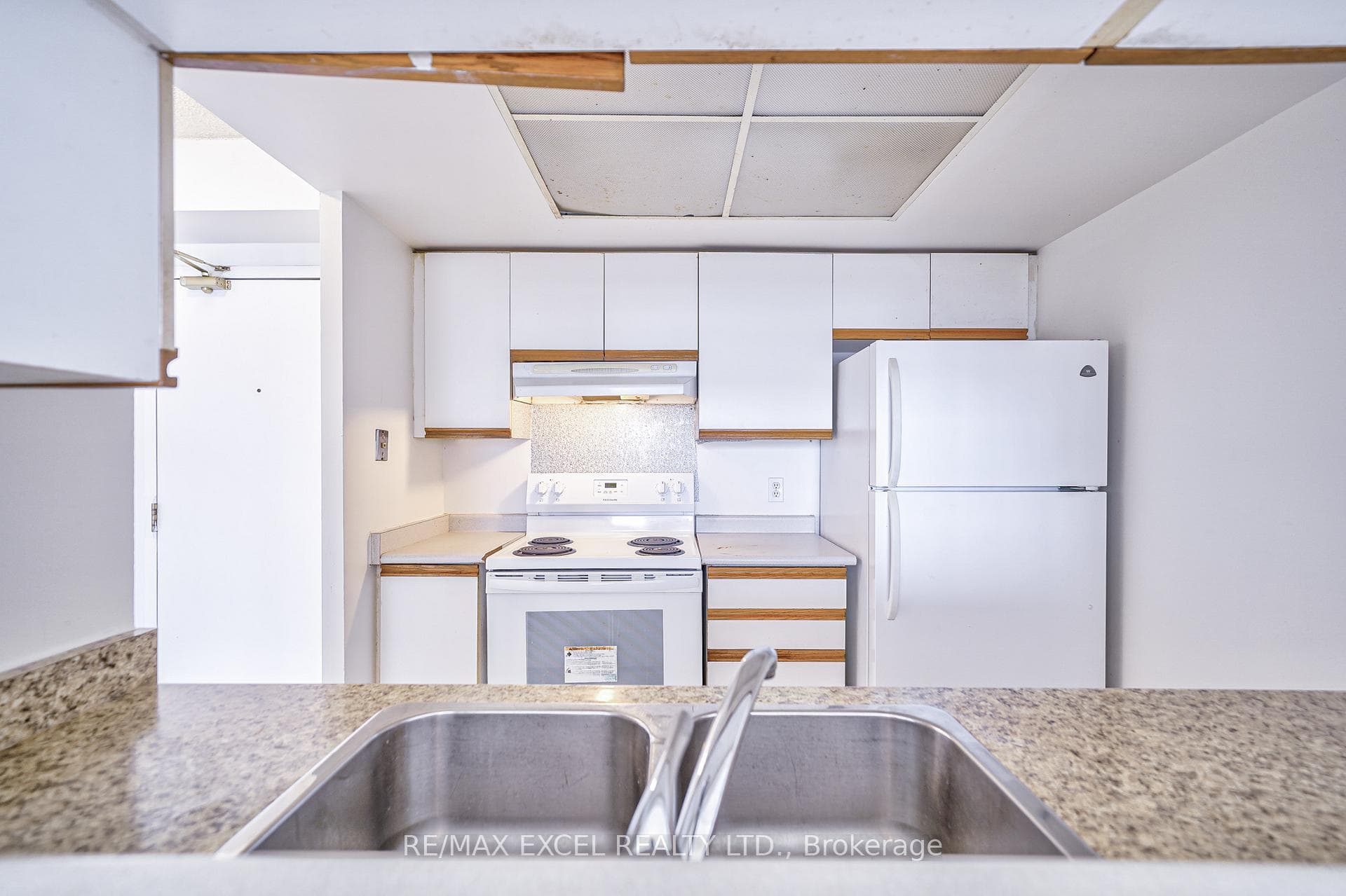1470 Midland Avenue Unit 409 photo 18