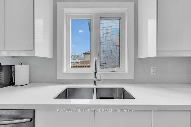 13 Damude Avenue photo 14