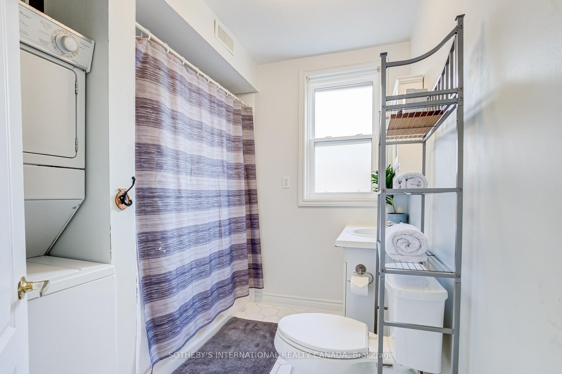 Second Floor 3-Piece & Laundry